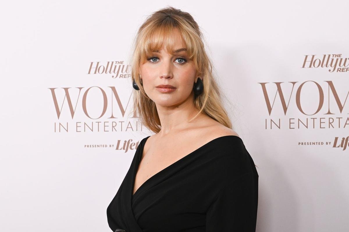 Jennifer Lawrence’s Baby Bump Is the Least Eye-Catching Part of Her Outfit